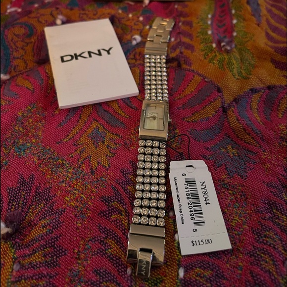 DKNY WATCH - Picture 2 of 5